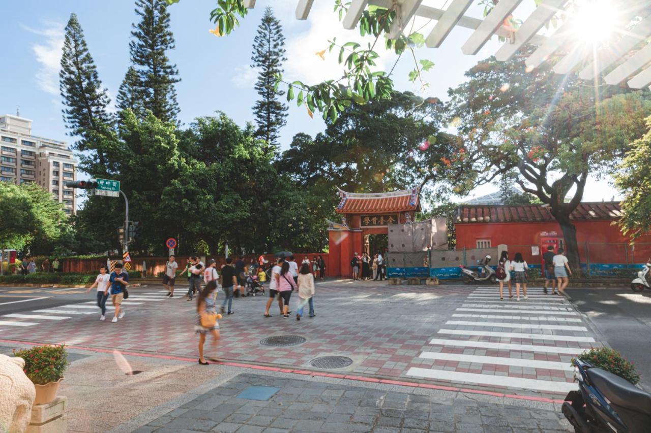 阿信輕旅 Apartment Tainan Bagian luar foto