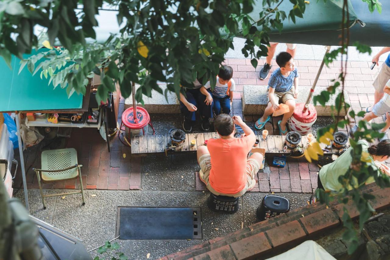 阿信輕旅 Apartment Tainan Bagian luar foto
