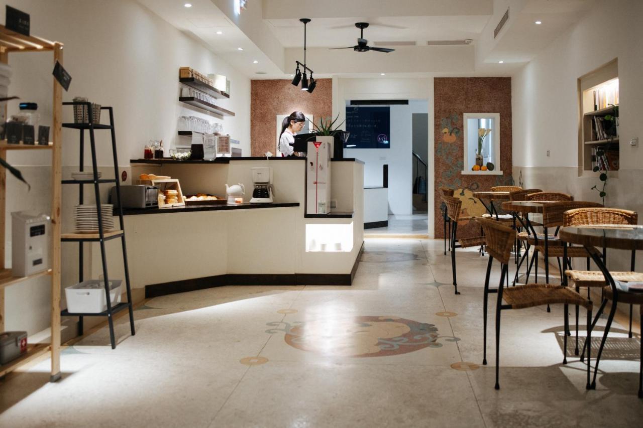 阿信輕旅 Apartment Tainan Bagian luar foto