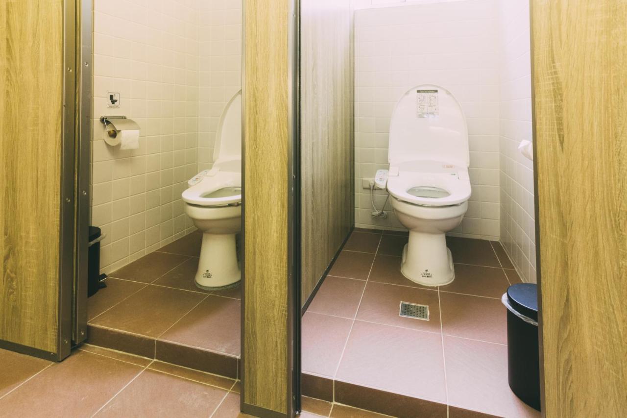 阿信輕旅 Apartment Tainan Bagian luar foto