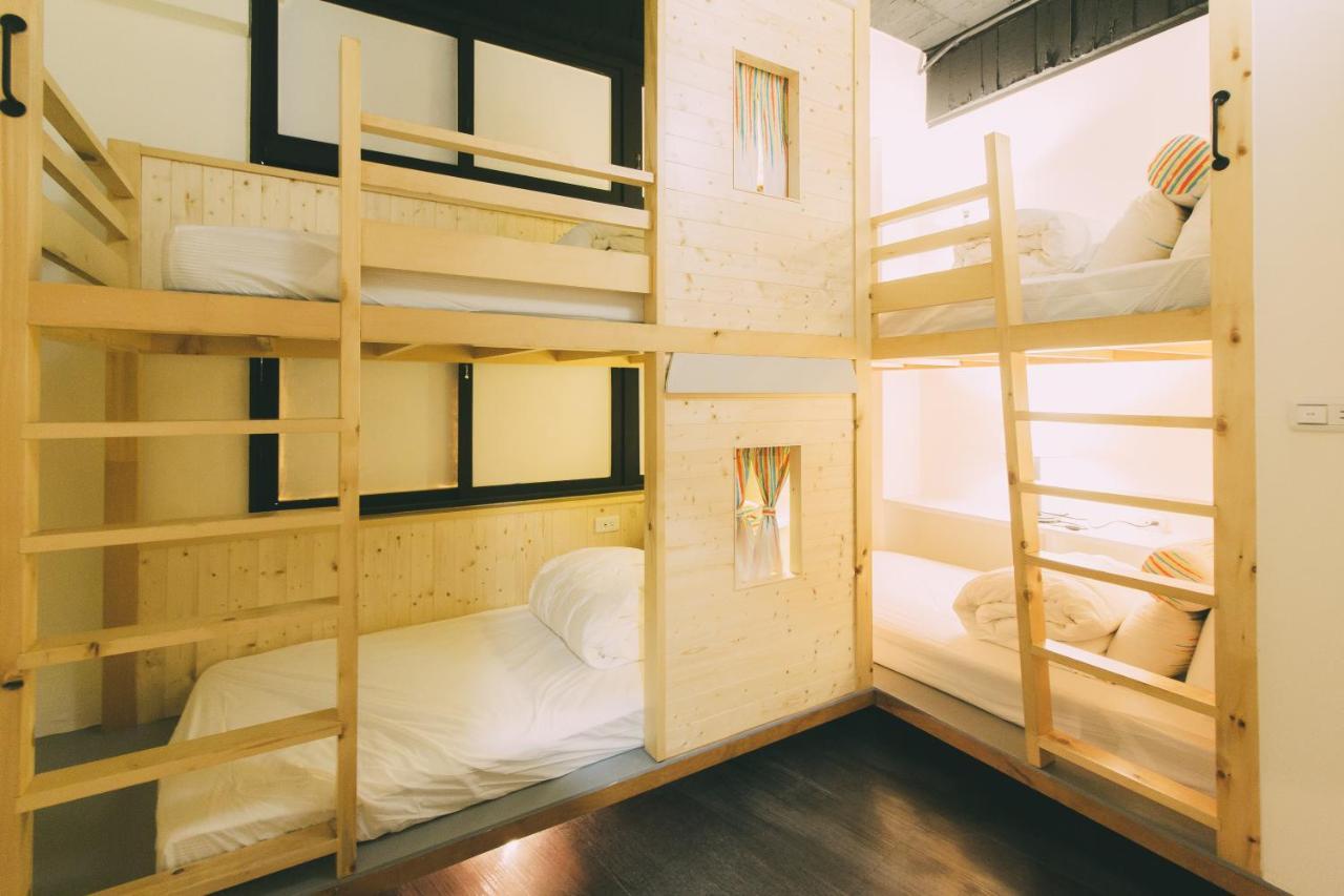 阿信輕旅 Apartment Tainan Bagian luar foto