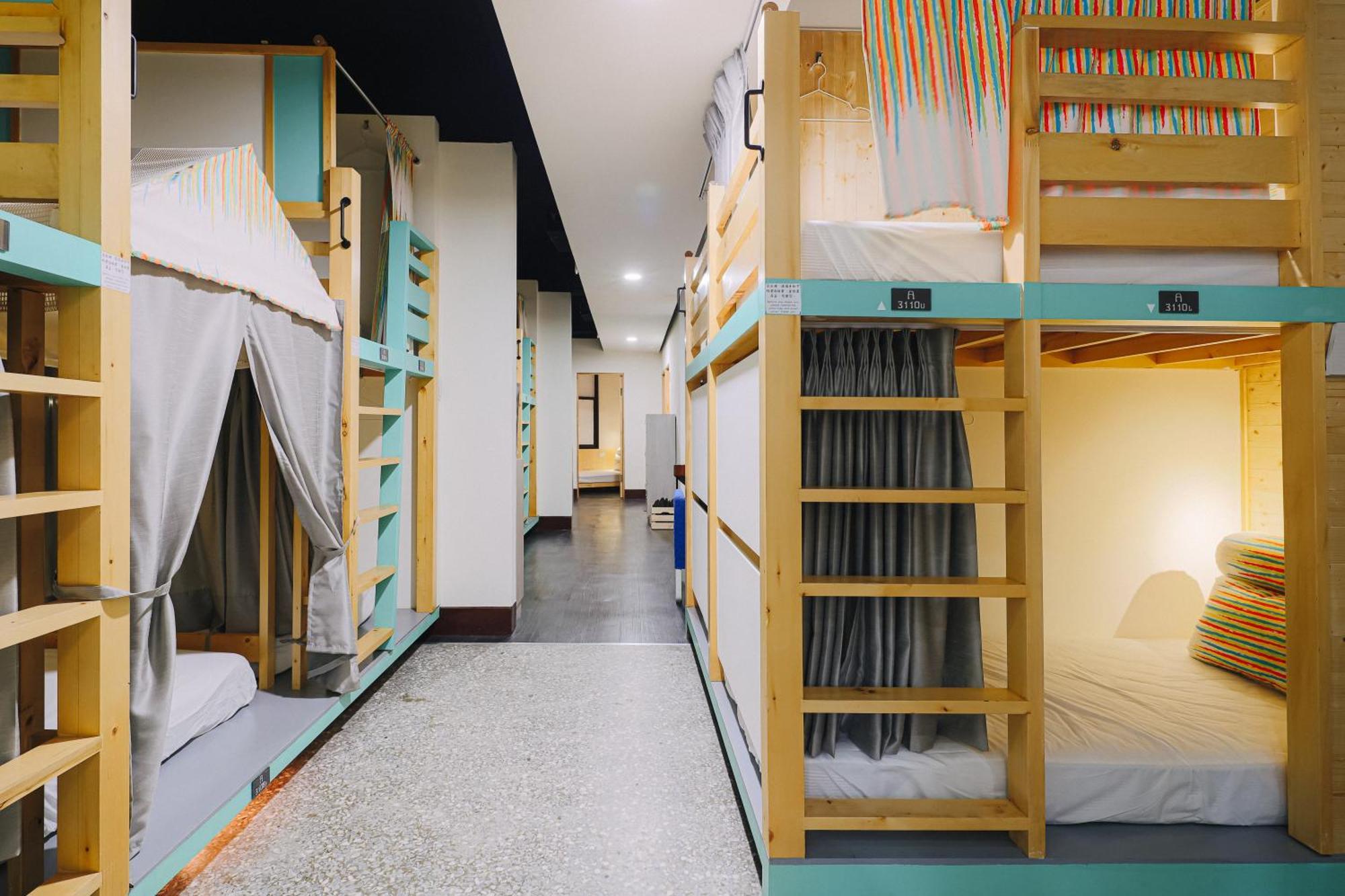 阿信輕旅 Apartment Tainan Bagian luar foto