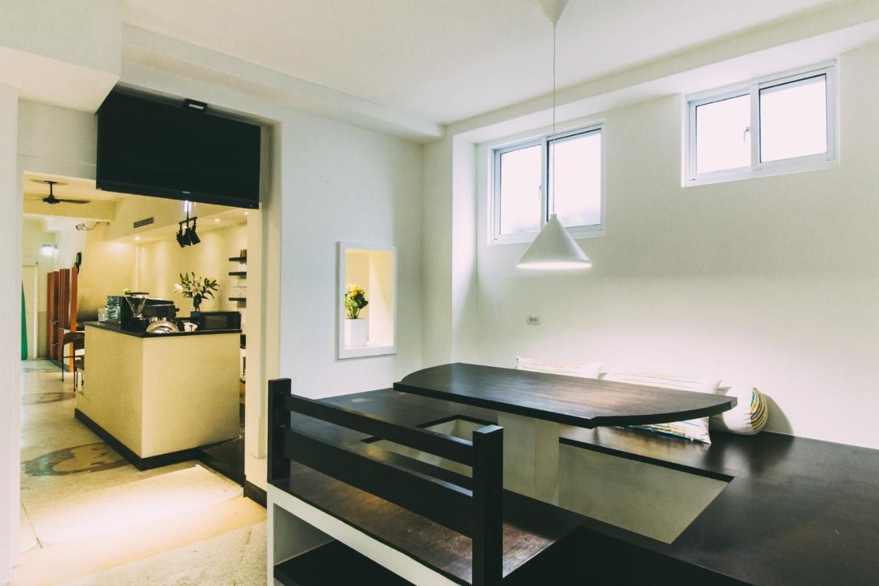 阿信輕旅 Apartment Tainan Bagian luar foto