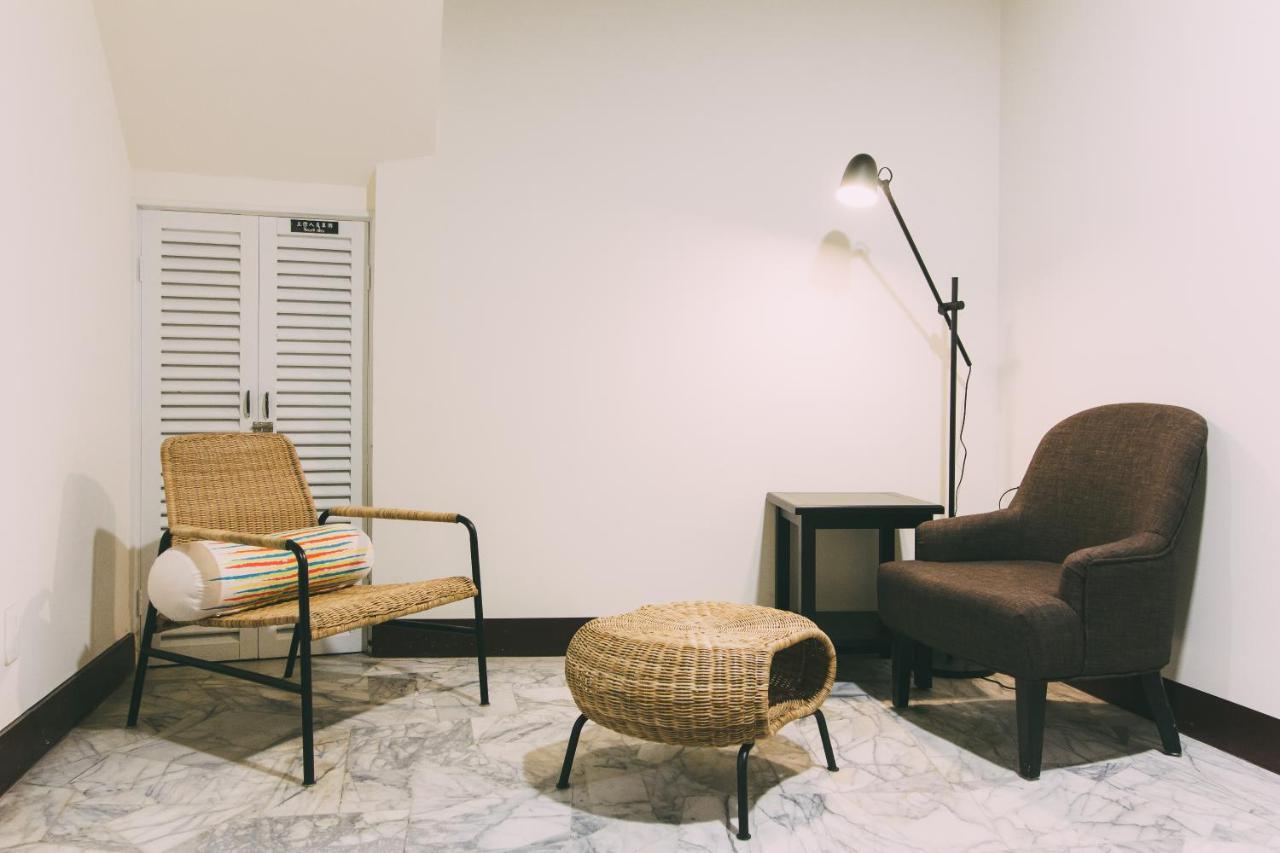 阿信輕旅 Apartment Tainan Bagian luar foto